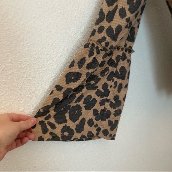 Altar’d State Leopard Vneck Bell Sleeve Peplum top medium - Picture 3 of 5